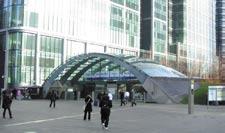 JÄRNVÄGSUTREDNING VÄSTLÄNKEN Fig 4.25 Canary Wharf, Jubilee Line, London.
