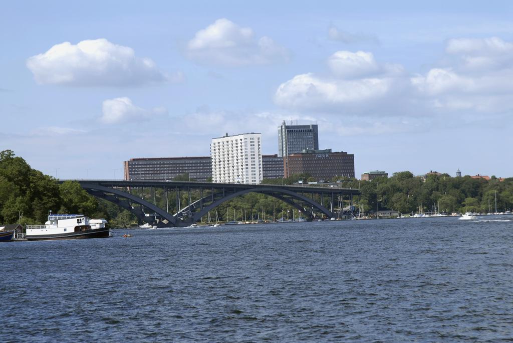 Suicidprevention inom Stockholms län (SPIS) Projektdirektiv för ett gemensamt arbete med suicidprevention