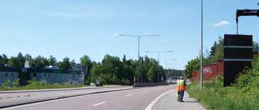 Trafikleden och järnvägen följs åt från Flemingsberg fram till