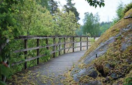 Ca 0,3 ha Genom området leder en gångväg. Det är ett fint parkområde med härlig utsikt över sjön.