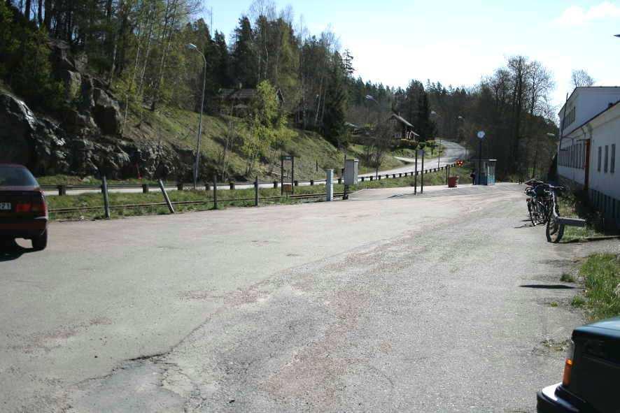 Tre större vägar passerar centrala Överum; Linköpingsvägen, Dalhemsvägen och Masugnsgatan.