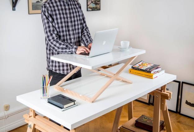 VD Stefan Westergård har ordet Resan med Freedesk har varit snabb och spännande. Det är bara lite mer än ett och ett halvt år sedan jag själv sålde de första tio exemplaren av Freedesk Desk Riser.