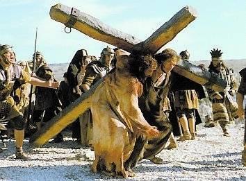 Jesus tas tillfånga av romarna, förhörs men han