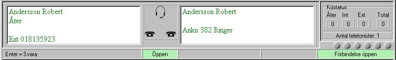 Vänster telefonifönster visar att det är ett återanrop samt inkommande A-nummer. Höger telefonifönster visar sökt anknytning. Ringsignal och ljudsignal i headset om funktionen valts.