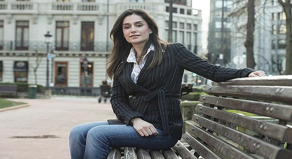 Intervjuo kun Rhodi Mellek reprezentanto de la PUD en Bruselo. NI DEVAS PROTEKTI LA BONAĴOJN KIUJN LA REVOLUCIO ALPORTIS AL LA KURDOJ. - Rhodi Mellek. Reprezentanto de la PUD (1 ) en Bruselo.