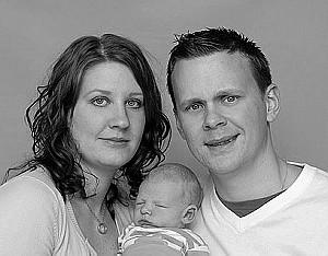 Linnea Lidström & Rikard Österlund, Sanda har fått en sork. Adam föddes 19 november kl 07:57, 51 cm och vägde 3750 g. Välkommen till världen... och Sanda!
