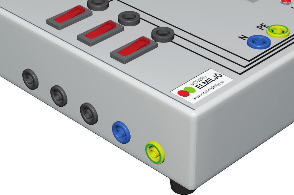 tt är korrekt ansluten kontrolleras med en mätning i första övningen. Spänningen till spänningsuttagen längst ner på grundenheten, manövreras från strömställarna till vänster.