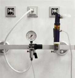 1. Inledning Aiolos Plug-In består av en regulatorenhet till utrustning 10 120, liten plugg eller 10 015 med skenfäste.