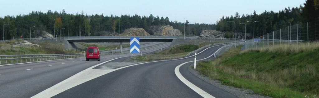 Korsningspunkter Trafikplatser Figur 4.3-1 Jämförelse mellan en kort och en lång vertikalkurva Undvik linjer sammansatta med onödigt många element.