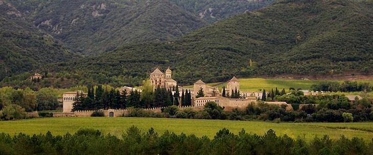 Vad menas med uttrycket Munkarnas berg? Prades-bergen, där våra vingårdar ligger, ägdes i många århundraden av munkarna i klostren i Poblet och Scala Dei, i Priorat.