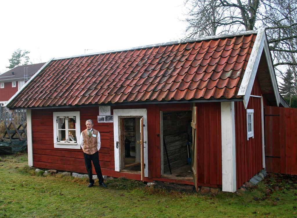 Småbruket Erikslund En av stugorna på Tingshustomten i Västerhaninge kallas Erikslund.