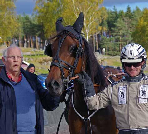 NYHETER 131007 Välförtjänt för Greve E. 131014 Magnus ordnade årets första åt Com Z. Magnus och Com Z. Foto: Thomas Gustafsson/Foto-Mike Greve E.