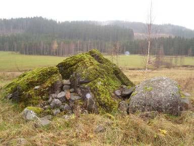 62 Figur 4.3. Den stora mossbeklädda stenen är ett enstaka block.