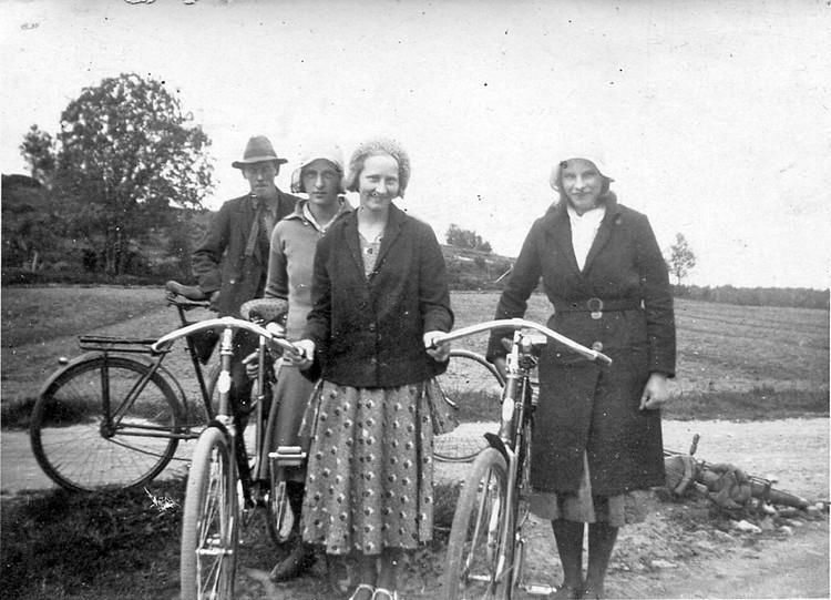 På cykeltur år 1928.