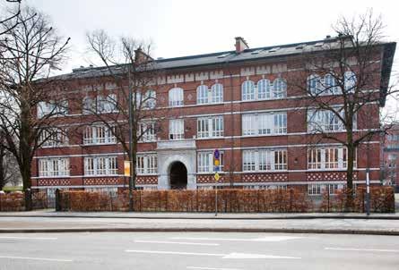 I mitten av 1990-talet byggdes skolan varsamt om till konsthögskola.