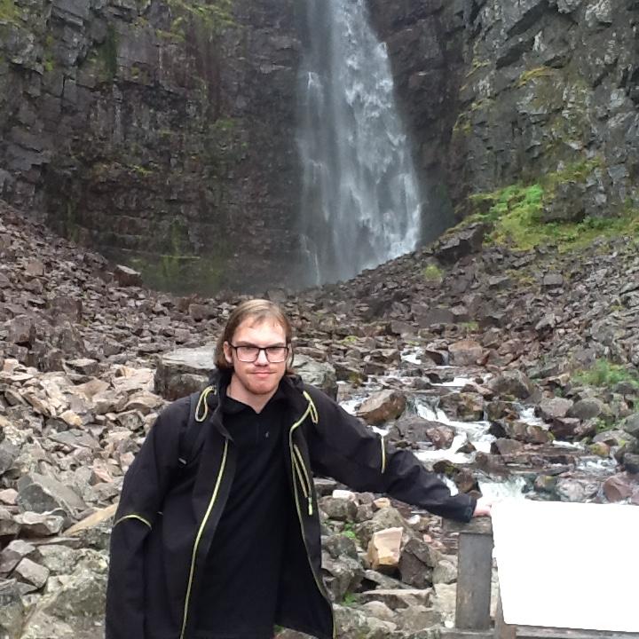 Sedan promenerade vi till Sveriges högsta vattenfall, Njupeskär. Vi såg också en film om björnar på naturum.