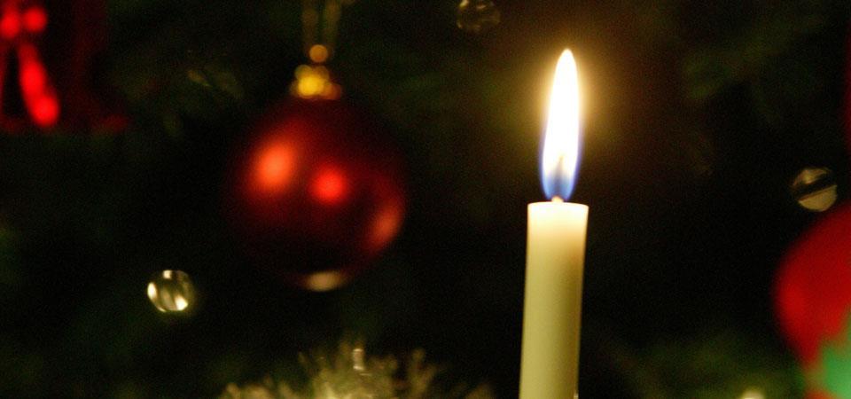Tips om brandsäkerhet December och januari är den tid på året då de flesta av oss tänder ljus hemma. Det är också då flest bostäder brinner enligt Myndigheten för samhällsskydd och beredskap.