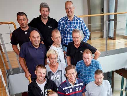 Många hisstillverkare byter då ut hela hissen. Men det gör inte vi. Vi återanvänder istället hissen. Det sparar miljö, resurser och pengar. Stora delar av en hiss har väldigt lång livslängd.