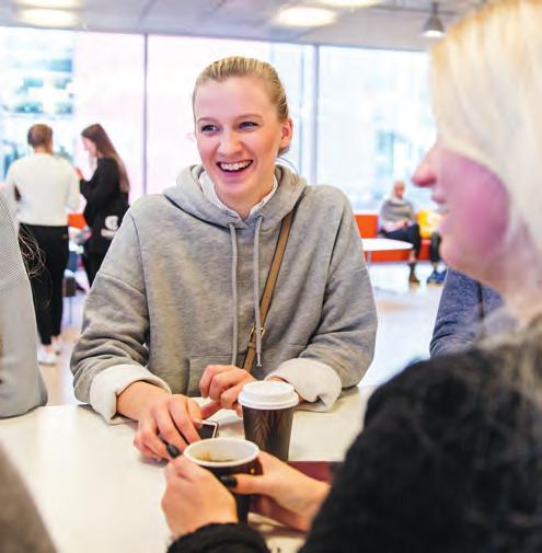 En omfattande projektverksamhet i Alexandersoninstitutet gör att fler studenter får möjlighet att komma i kontakt med framtidens näringsliv redan under utbildningstiden.