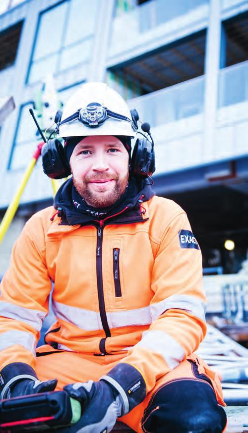 Det är väldigt omväxlande, framför allt för oss som jobbar på ett konsultföretag. Vi har många bygg-och anläggningsföretag som kunder och kommer därför ut i många olika miljöer.