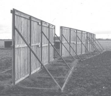 2.1.5 Skydd mot vind Ligghall Ligghallens väggar minskar den värmeförlust som orsakas av vind (Djurskyddsmyndigheten f, 2006).