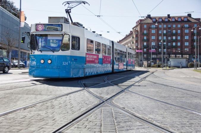 Fordonskoncept och system Matningssystem Spårvägssystem Enpolig kontaktledning med återledning genom rälerna Trådbussystem Två parallella kontaktledningar Strömavtagare Pantograf: