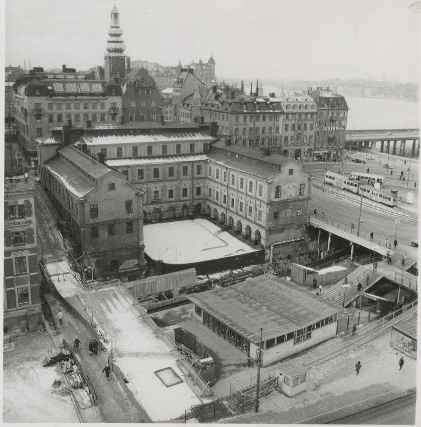 Slussens tunnelbanestation invigdes 1950.