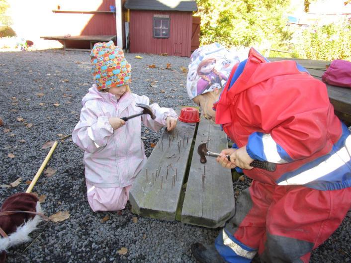 Vi vill ge varje barn en trygg och mjuk inskolning utifrån ett individuellt uppplägg. Vi strävar efter att möta varje barns behov. Vi låter varje barn se, lyssna och tala i gruppen.