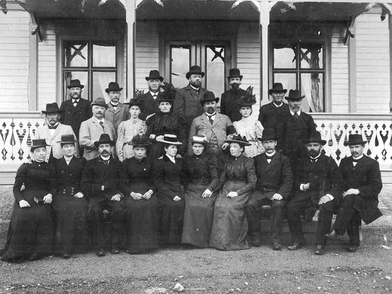 De medverkande vid Torpkonferensen år 1899. Här är flera av 1800-talets profiler i Helgelseförbundet samlade. På övre raden syns från vänster August Pettersson, Emil Gustafson, Gustav Molander, C. J.