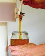 Tappning av färdig honung Fara Lagstiftningens krav Branschens rekommendationer Glas- eller plastbitar, smuts eller andra partiklar i förpackningsmaterialet som kan ligga kvar i produkt efter