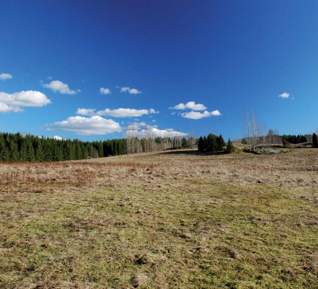 Motala, 144 ha OBEBYGGD MED BRA JAKT Skogsfastigheten Trosby ligger mellan Tjällmo och Ljungsbro, i norra Östergötland. Den omfattar ett skifte på totalt 144 ha, varav 87 ha produktiv skogsmark.