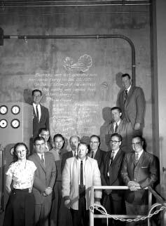 EBR-I Liten härd (höganrikat 235 U) omgiven av breedmantel ( 238 U) Första elproducerande reaktorn (1951) EBR-I