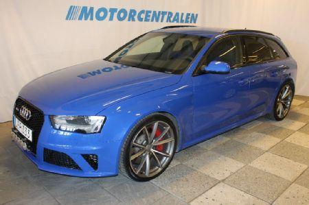 Speedshift DCT 510 hk 9 040 mil 219 g/km* 131 900 kr LRP333 Audi RS4 Avant 450hk Q S-tronic 699 000 kr 1 800 mil 10,7 l/100km* 249 g/km* G* Motorcentralen Umeå Parkvägen 9,