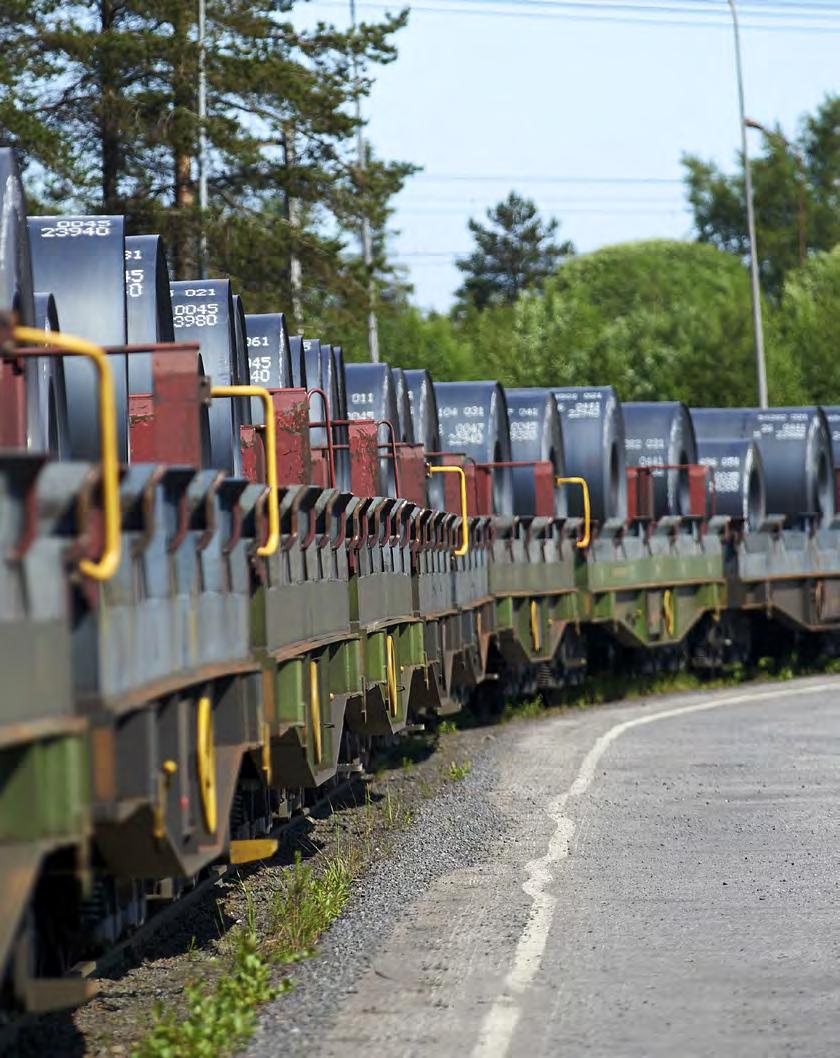 INTRODUKTION OMVÄRLDSFAKTORER STRATEGI VÅR VERKSAMHET HÅLLBART ERBJUDANDE HÅLLBAR VERKSAMHET ANSVARSFULL PARTNER 18 LEDANDE POSITIONER PÅ HEMMAMARKNADERNA De nordiska och nordamerikanska