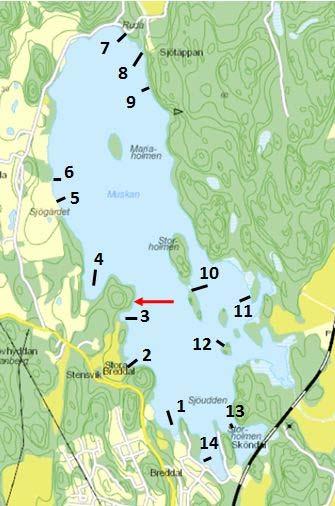 Den sydvästra delen är mer varierad med öar samt långgrunda och till stor del igenväta vikar. I den nordvästra delen finns öppna stränder av mer mager karaktär.