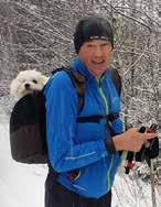 Att vandra på det här sättet i några kallgrader och lite snö på backen upplevs som riktigt behagligt när man har bra skor och lagom med kläder på sig, säger vandringsledaren Mats Hiertner.