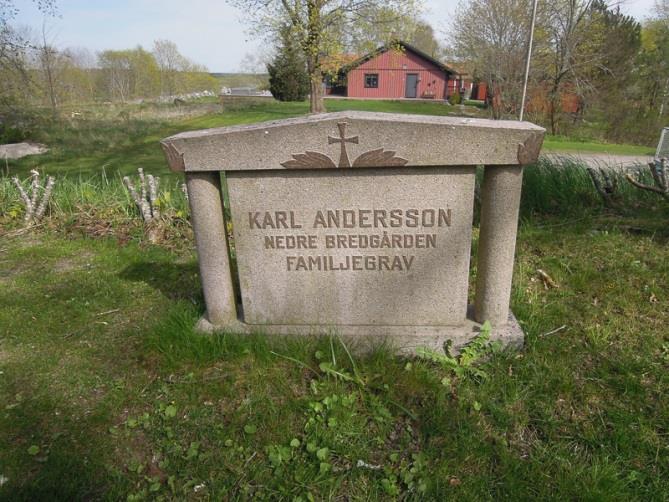 Grav 63 Södermanlands län, Bergshammars församling Gravstenens placering: Äldre delen av kyrkogården., på östra sidan.