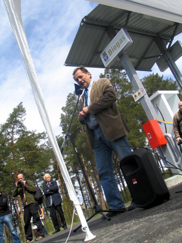 E nergisamarbete Huvudmålet i energiarbetet var att öka användningen av förnybar energi samt stimulera effektiv användning av energi i syfte att minska bruket av fossila bränslen och reducera