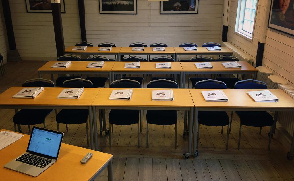 ANTAGNINGEN SKER I FLERA STEG När vi har tagit emot era ansökningar startar en lång process som leder fram till att vi tar in 18 nya studenter. Här är en kortfattad beskrivning av antagningsarbetet.