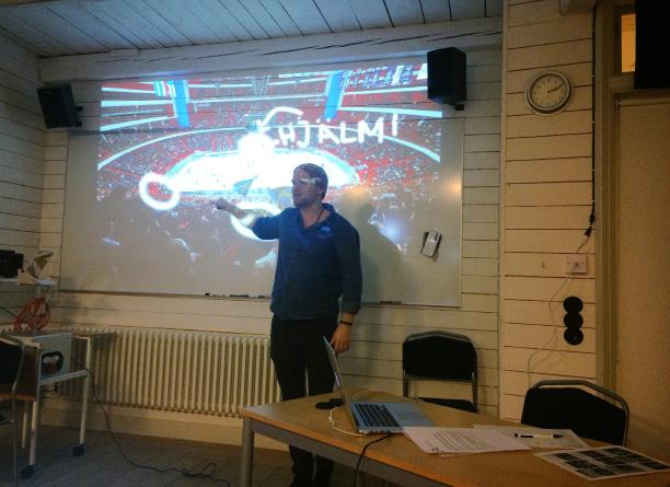 VI SER FRAM EMOT DIN ANSÖKAN! Daniel Nilsson visar de bästa positionerna för att fotografera ishockey. Jonas Berggren pratar kreativ bildbehandling.