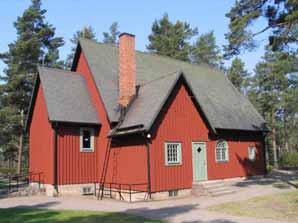 blomsterslingor. I mitten av 1900-talet blir gravvårdarna allt mer enkla. De är nu ofta helt rektangulära till formen. Även dekoren blir mer sparsmakad. Vanligt är ett enkelt kors.