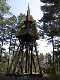 Minneslund Minneslunden anlades 2001 i skogen väster om gången som leder fram till kapellet.