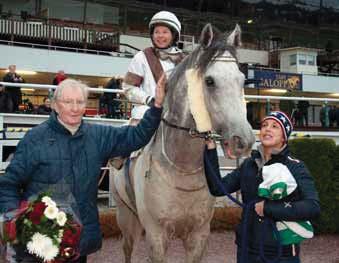 000 dt Ca kl.0 - FALMOUTH BAY (USA) Fanny Olsson (9) MR EUBANKS GULD BWP 00.000 kr 0.000-.000-.000-8.000-.000 För -åriga och äldre hästar.