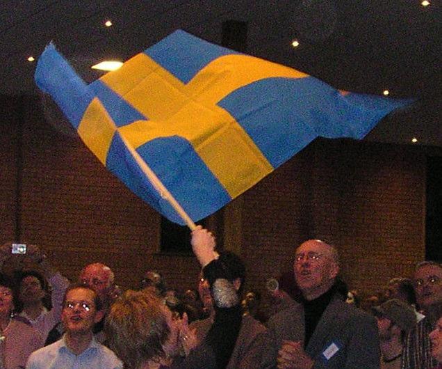 ÅRSBERÄTTELSE FÖR CENTRUMKYRKAN I HEBY För år 2005 - församlingens 17:de verksamhetsår Centrumkyrkan är en evangelisk karismatisk frikyrka, dvs.