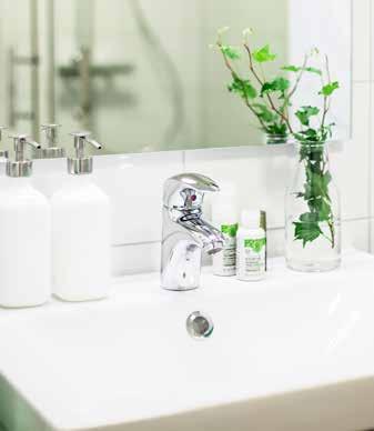 Tvättställsblandare, duschblandare och termostat Toalettpappershållare Krokar för handdukar & torktumlare alt.