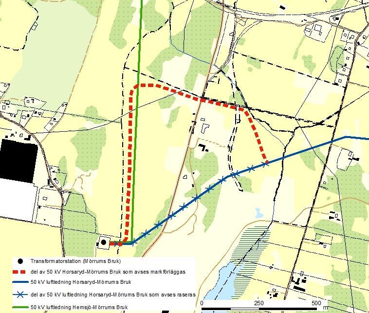 Figur 1. Sökt och beviljad kabelförläggning (röd streckad linje) av del av befintlig 50 kv Horsaryd-Mörrums Bruk (blå ledning) och transformatorstationen Mörrums Bruk (svart cirkel).