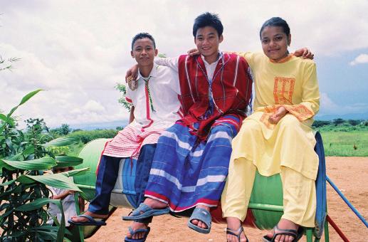 Barn från minoritetsbefolkningar i Burma nås av WCPF. Global Vote-dag på Snättringeskolan i Huddinge utanför Stockholm.