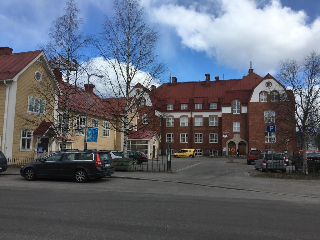 EXPLOATERING, GESTALTNING Byggnadskultur, platsens karaktär, attraktivitet och gestaltning I kvarteret Nya Skolan finns tre äldre byggnader som är kännetecknande för platsens karaktär och