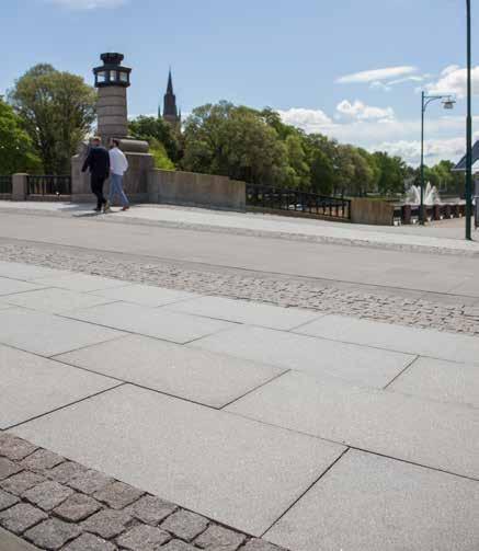 De passar därför bäst på stora öppna platser som torg och uteplatser, där hällarna läggs tätt intill varandra. Den sågade undersidan ger en jämn tjocklek vilket underlättar monteringen av hällarna.