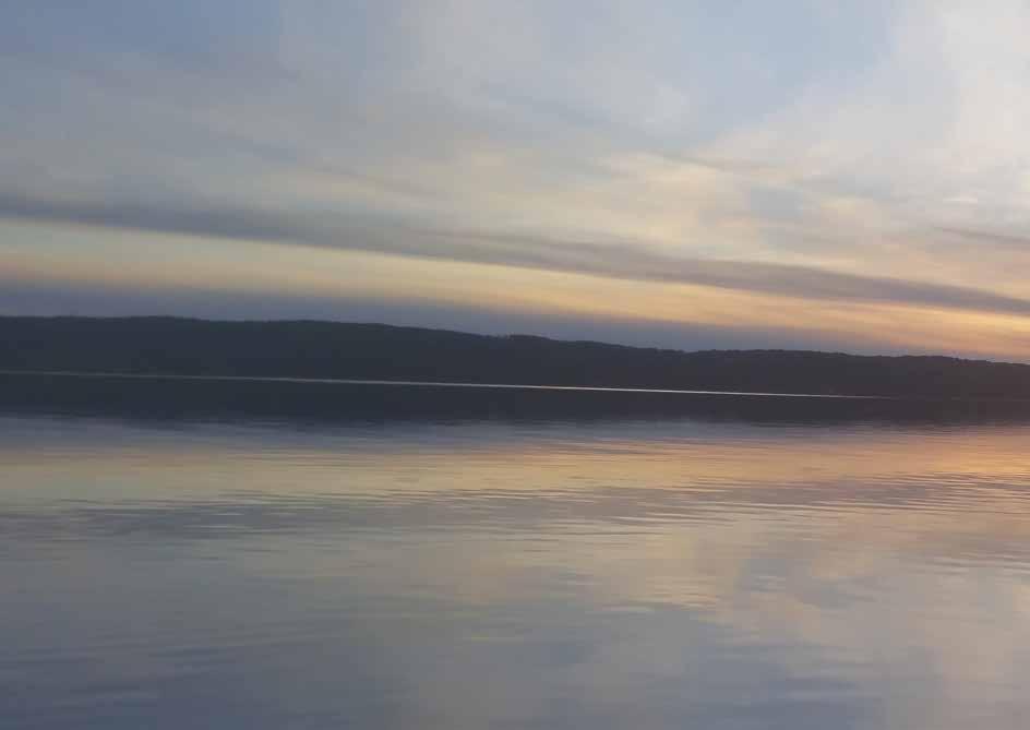 Naturupplevelser En spektakulär naturupplevelse i Uddevalla är att vandra upp på HAVSTENSKLIPPAN på Bokenäset som sträcker sig 119 meter över havet.